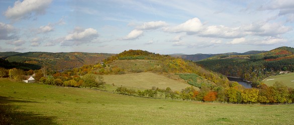 Oppidum Hrazany - vrch �ervenka a Hr�dnice (foto Roman Abu�inov)