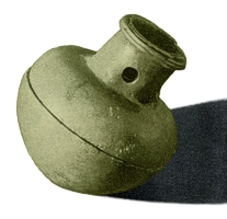 Hrazany - z�v�sn� miniaturn� bronzov� n�dobka z 2. - 1. stolet�, zvan� balsamarium, slou��c� pro uchov�v�n� vonn�ch l�tek.