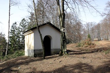 Kapli�ka na vrcholu T�em��na