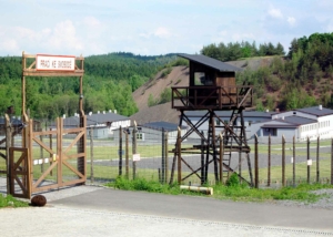 Památník Vojna Lešetice - vstupní brána